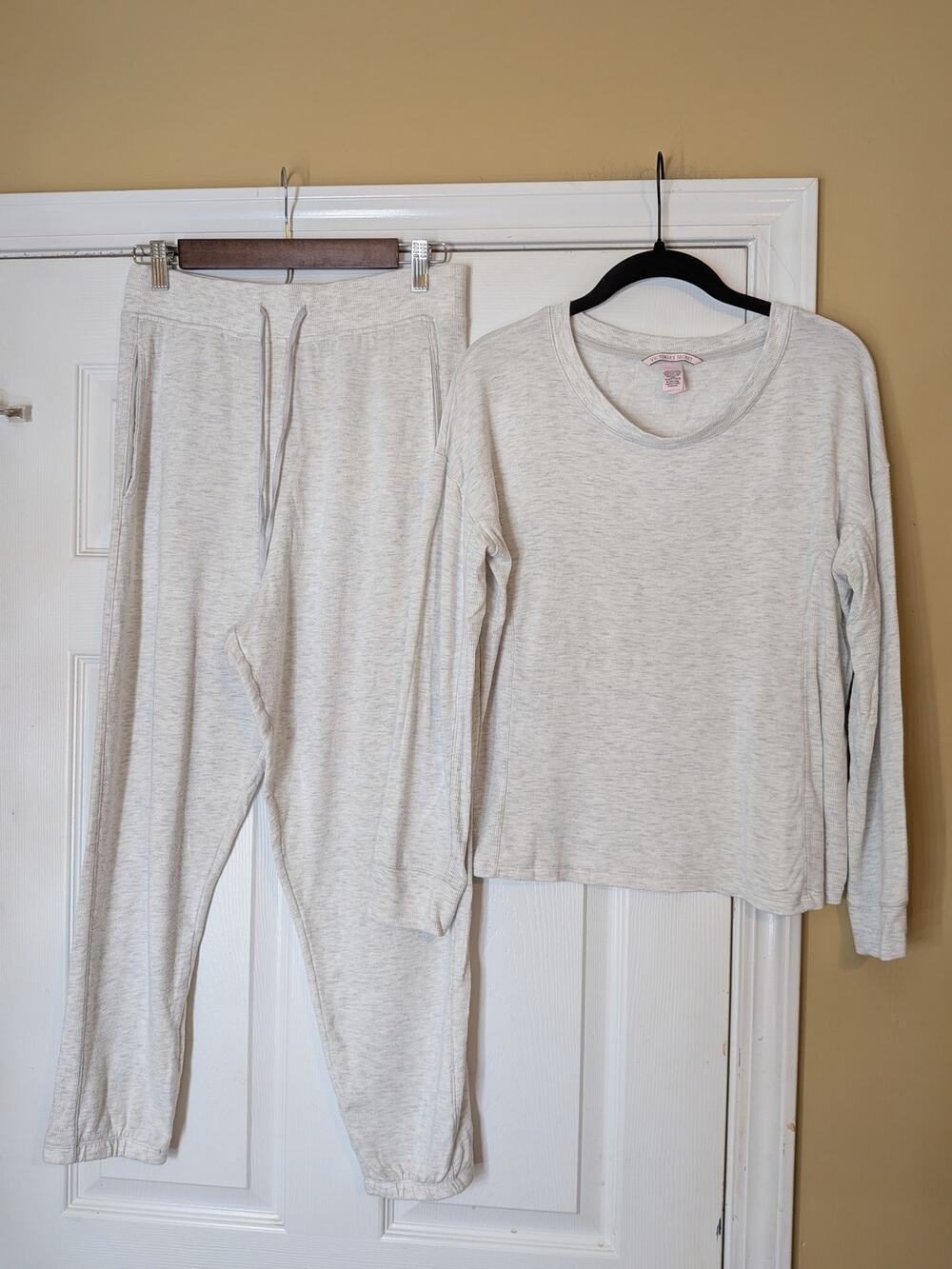 Victoria’s Secret Heathered Grey Oatmeal Lounge Pajama Set Size Medium